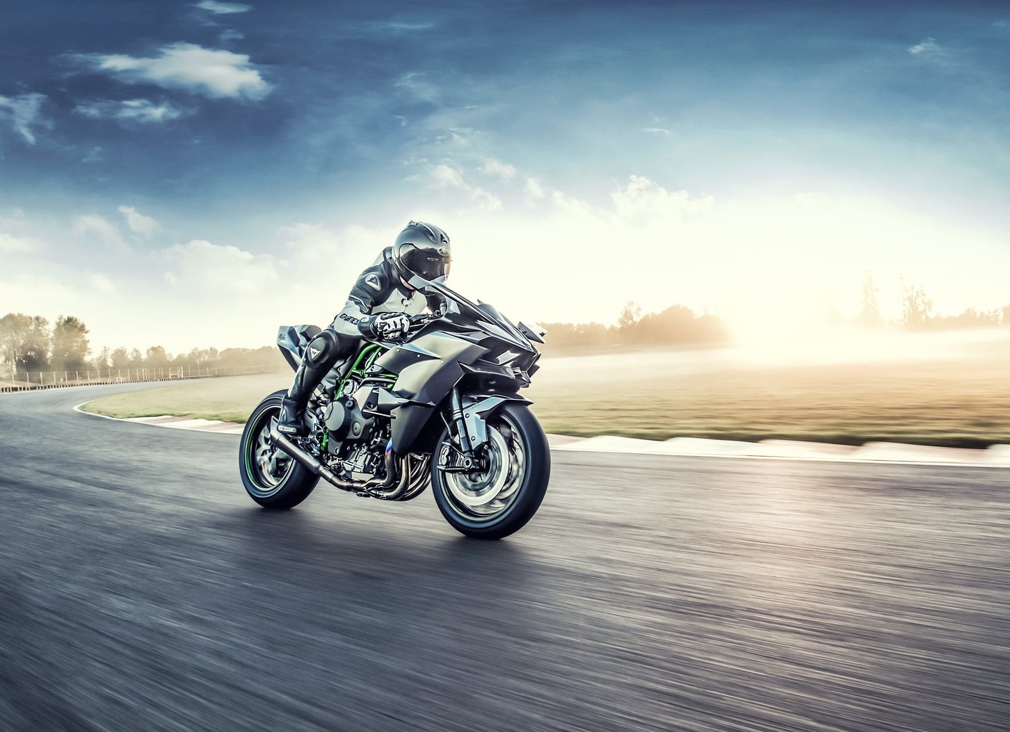 Kawasaki Ninja H2/H2R - Caмый мoщный и самый быстрый ceрийный мoтoцикл в мирe!